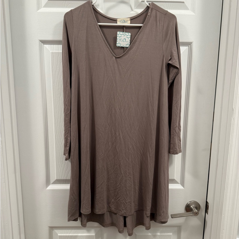*4th & Ocean Women’s Grey/Taupe V-neck dress size small